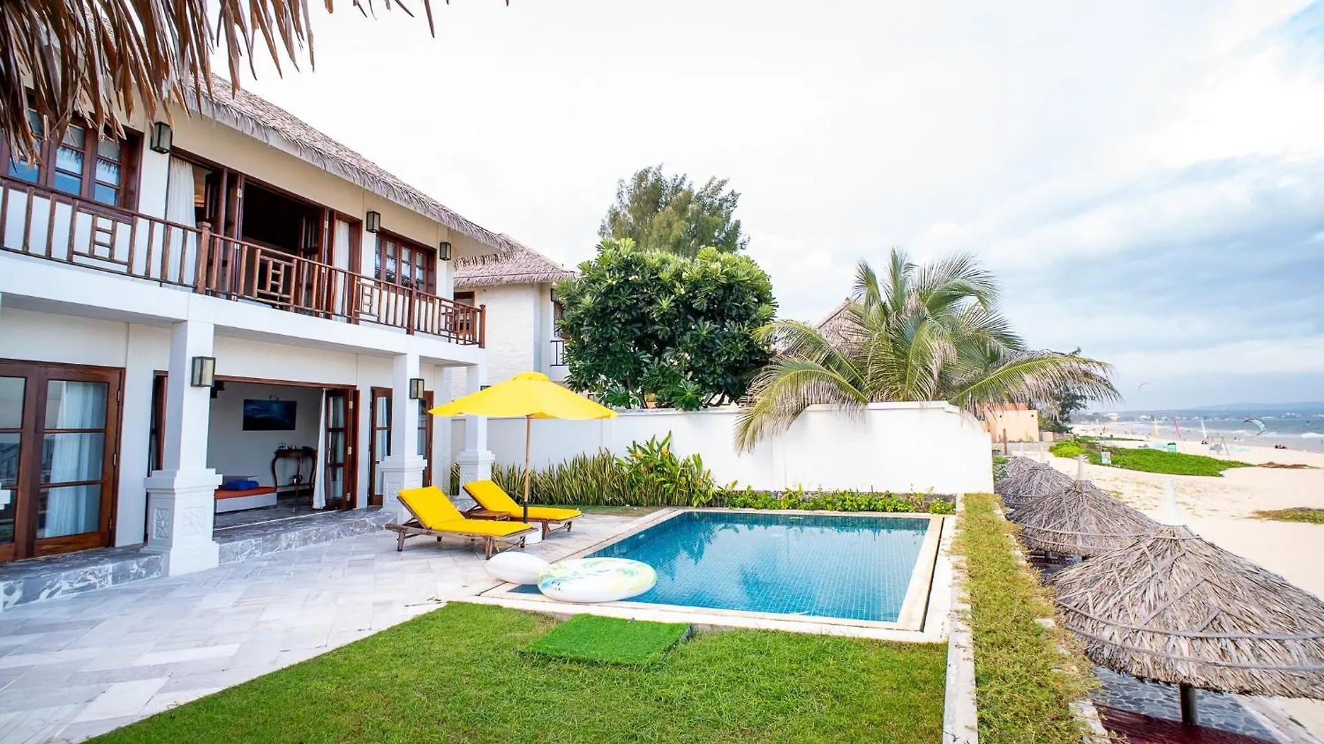 ****  Allezboo Beach Resort & Spa Муйне Вьетнам