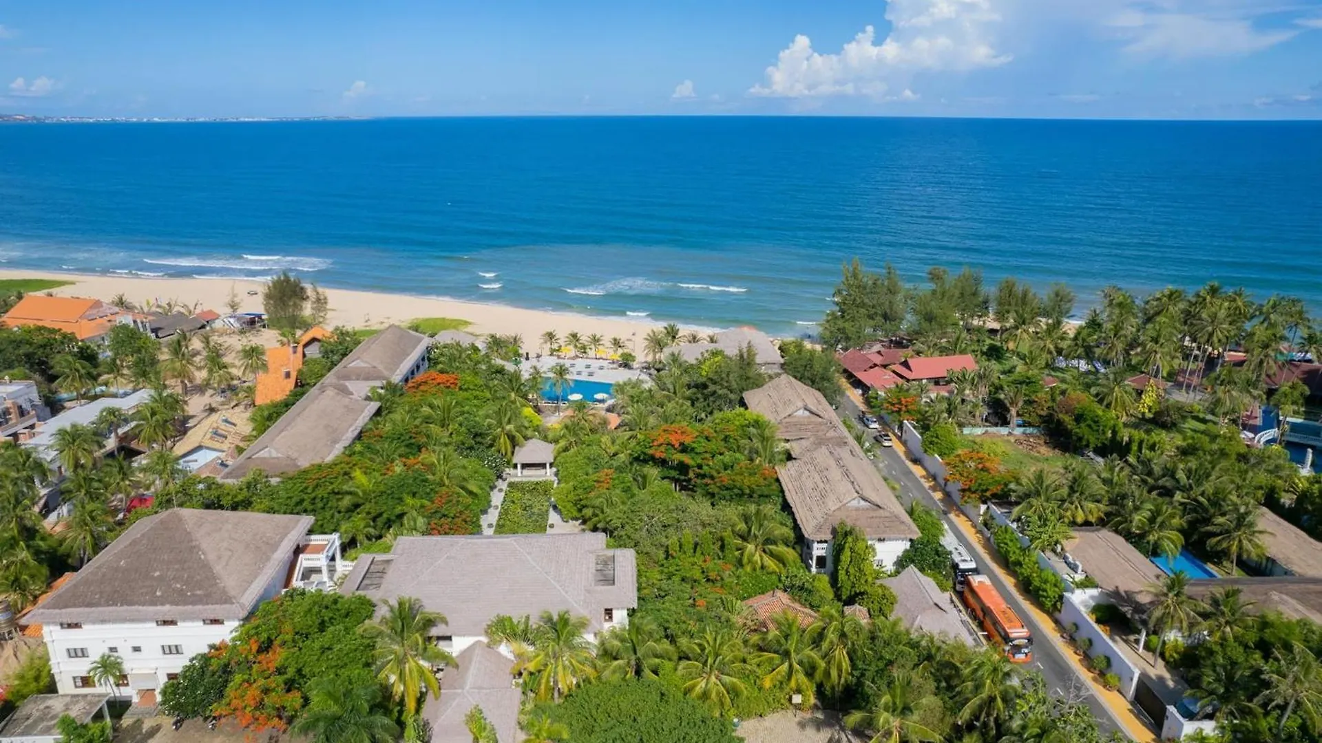 Allezboo Beach Resort & Spa Mũi Né 4*,