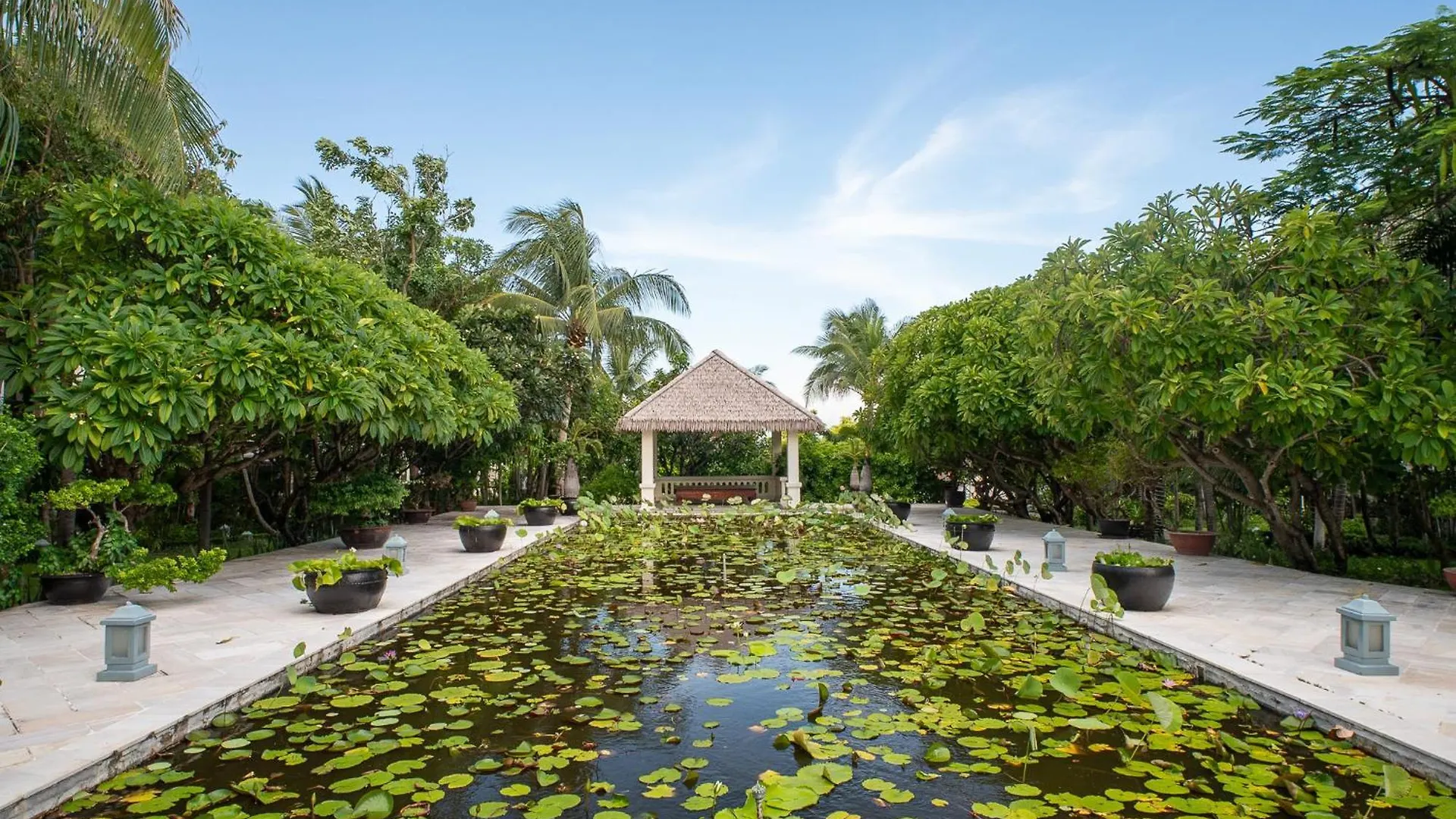 Allezboo Beach Resort & Spa Mũi Né