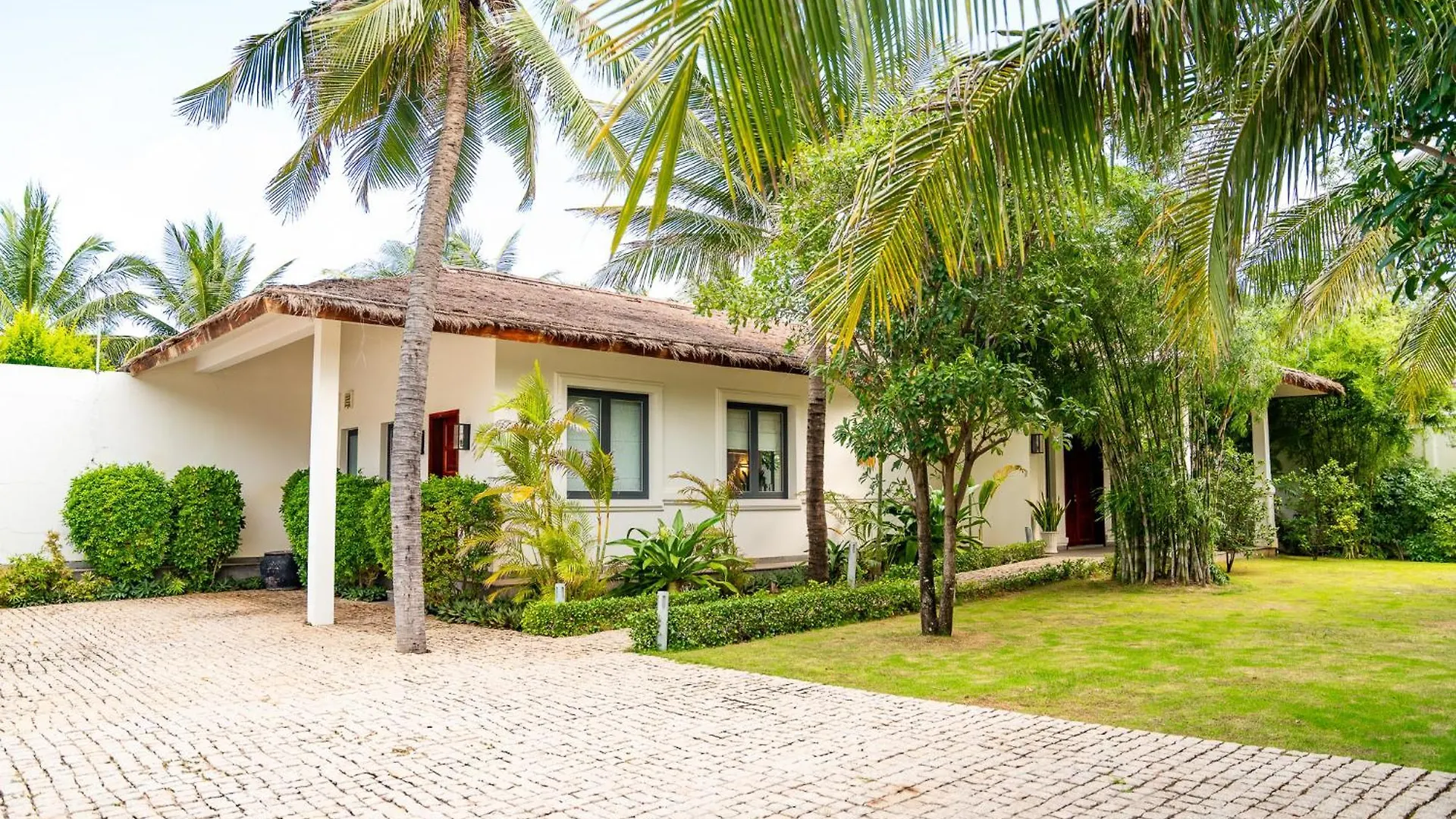 Allezboo Beach Resort & Spa Mũi Né 4*,